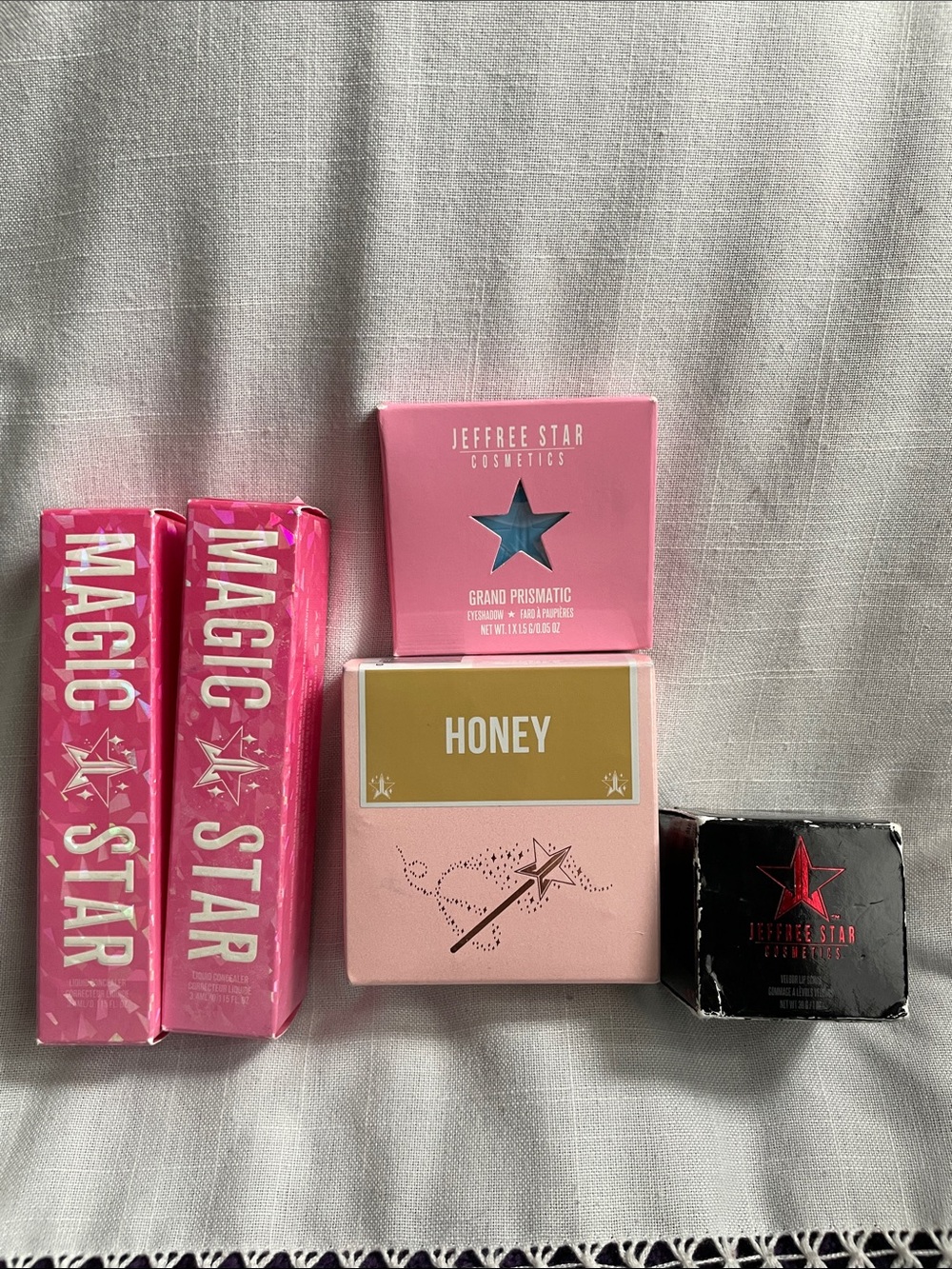 Jeffree Star Cosmetics Palette & Lip Set – Pink, Gold, Black